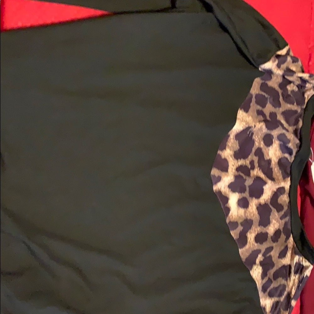 Tops - Picture 2 of 4